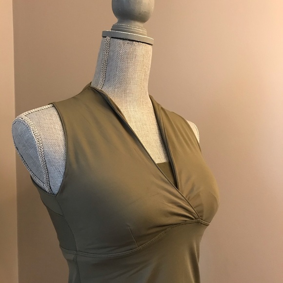 Lululemon tank - Picture 2 of 3